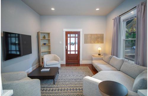 Southtown House | Chic Downtown Farmhouse with Garden and BBQ Grill