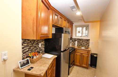 Eckington Apartment | Chic Downtown In-Law Suite