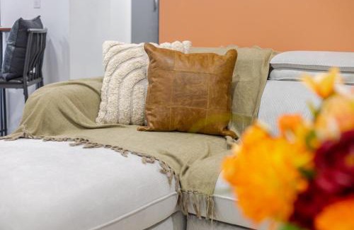 Downtown Montreal Apartment | Chic DT MTL Condo with Rooftop, BBQ