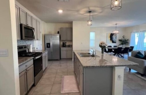 Wesley Chapel House | Chic Family Retreat Near Tampa, Orlando & Sarasota