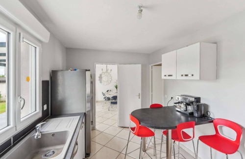 Villabe Villa | Chic friendly and spacious house with parking, terrasse and garden