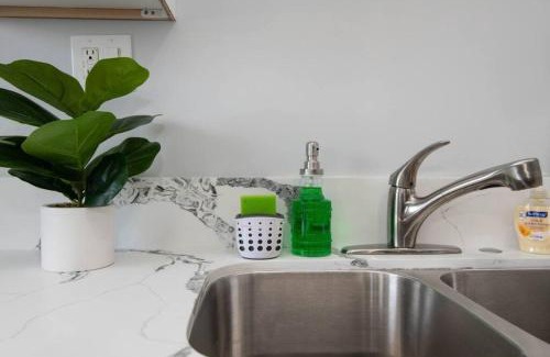 Los Angeles Apartment | Chic Getaway Cozy Comfortable and Convenient with Two Bedrooms