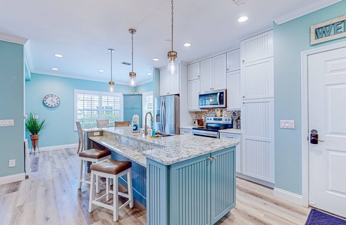 Cypress Lake Condo | Chic Gulf Villa | Pools, Hot Tub, Sports Courts, Fishing Pier | Mins to Beach