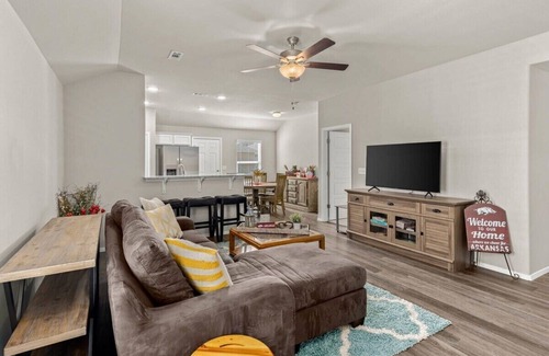 Fayetteville House | Chic Haven Near U of A & Baum Stadium