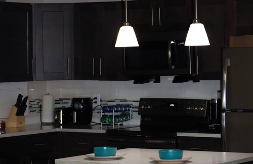 Cheltenham Apartment | Chic High Rise Apt With a View