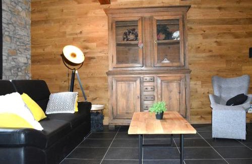 Vaux-sur-Sure House | Chic Holiday Home with Garden