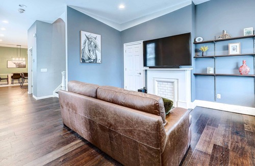 Walnut Hills House | Chic Home w/ Yard < 3 Mi to Dtwn Cincinnati!