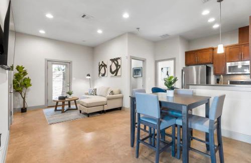 Galindo House | Chic & Homey 3-BR Close to Downtown Heart of 704