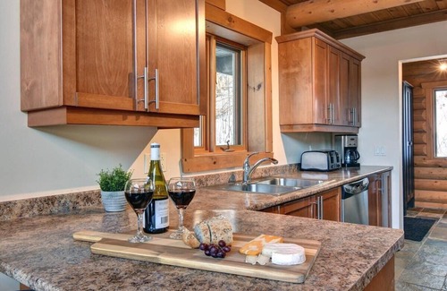 Labelle Ski Chalet | Chic Hot tub in mountain Tremblant Area