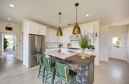 Spring Branch House | Chic House in Spring Branch w/Lush Outdoor Space!