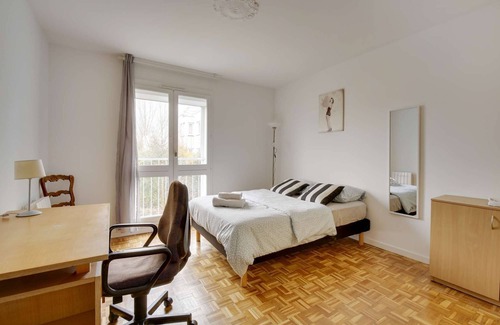 Guyancourt House | Chic house with babyfoot and gym