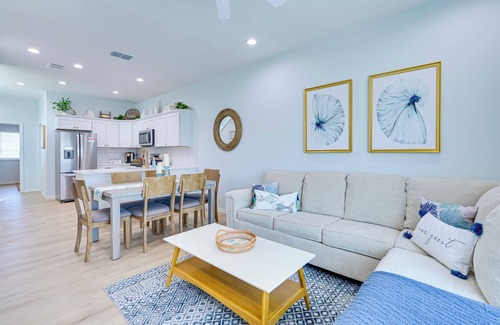 Hudson Beach Estates House | Chic Hudson Townhome: Walk to the Beach!
