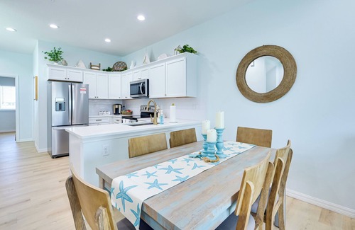 Hudson Beach Estates House | Chic Hudson Townhome: Walk to the Beach!