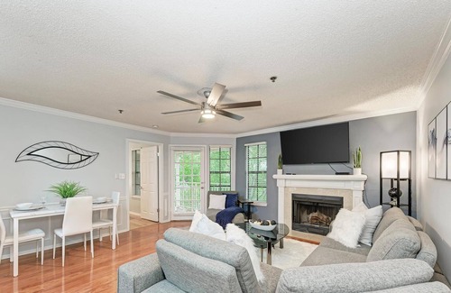 Hyde Park Condo | Chic Hyde Park Gem - Walk to Hyde Park Village!