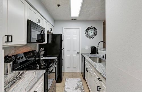 Hyde Park Condo | Chic Hyde Park Gem - Walk to Hyde Park Village!
