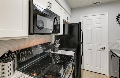 Hyde Park Condo | Chic Hyde Park Gem - Walk to Hyde Park Village!