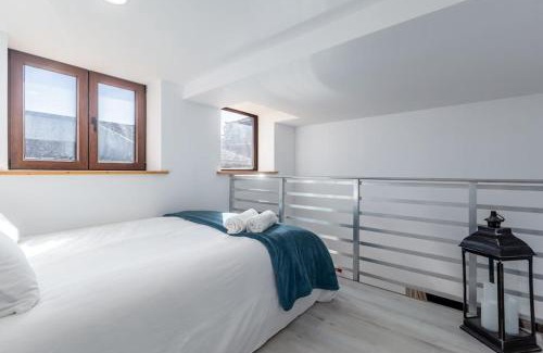 Bonfim Apartment | Chic Loft with Garden, Sleeps 4