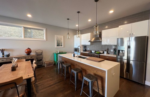 Logan Square Condo | Chic Logan Square Gem