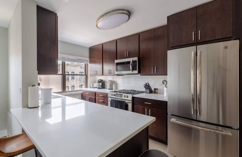South Evanston House | ✨Chic|Luxurious|2BR|Trendy|Evanston Next To Beach✨
