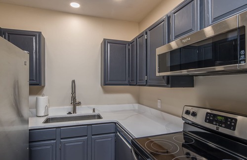 Big Sky Condo | Chic Mid-Century Condo! Amazing Views! 2 Min Drive to Resort!