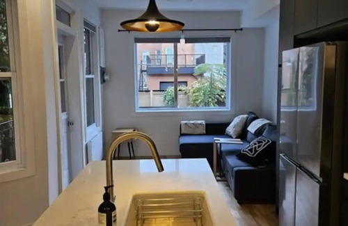Plateau Mont Royal Apartment | Chic Modern Apt in The Plateaunn