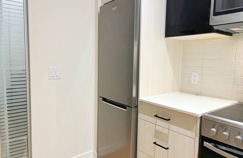 Harwood Condo | Chic & Modern Condo in Midtown Toronto | Prime Location. Monthly Rental