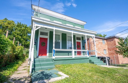 Walnut Hills Apartment | Chic, Modern Gem with Style – Walnut Hills Wonder! Walk to Dining & More