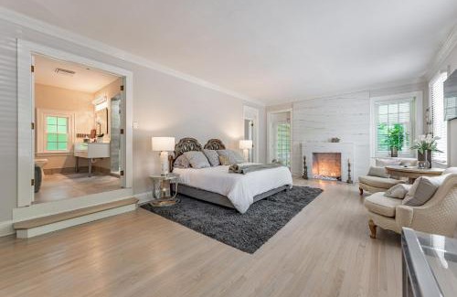 Rockford House | Chic Modern Glam -The Rock Royale