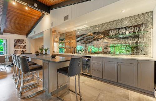 Rockford House | Chic Modern Glam -The Rock Royale