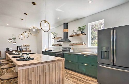 Rifle House | Chic Mountain Escape < 7 Mi to Rifle Falls!
