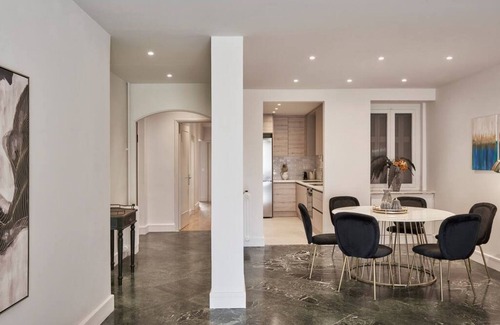 Kolonaki Apartment | Chic n Bright 3Bd Apt with Hilton View