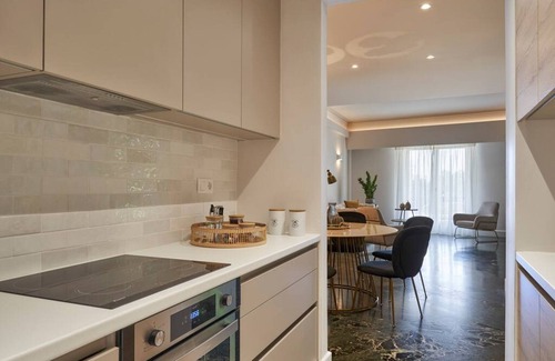 Kolonaki Apartment | Chic n Bright 3Bd Apt with Hilton View