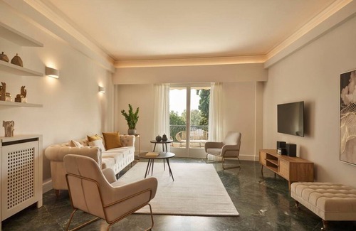 Kolonaki Apartment | Chic n Bright 3Bd Apt with Hilton View