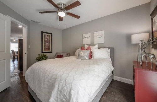 South Seminole Heights Apartment | Chic pad in center of Seminole Heights-322