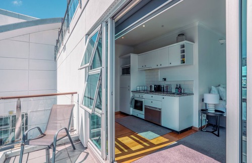 Auckland Central Business District Apartment | Chic Princes Wharf Studio | City View | Parking