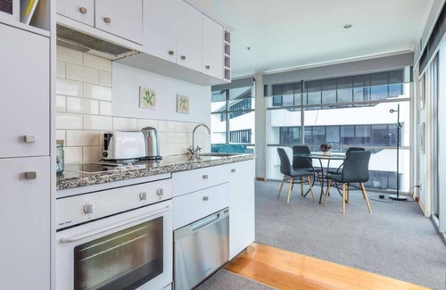 Auckland Central Business District Apartment | Chic Princes Wharf Studio | City View | Parking