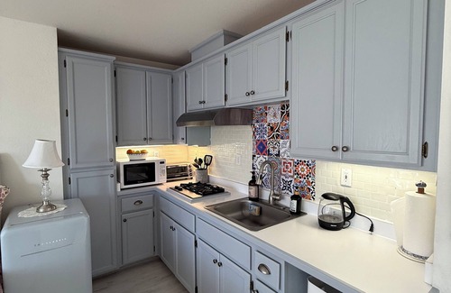 Davis Apartment | Chic Private Cottage with a pool and hot tub.