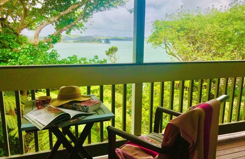 Te Tii Cottage | Chic, private, stunning views of the Bay of Islands