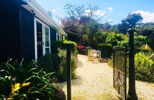 Te Tii Cottage | Chic, private, stunning views of the Bay of Islands