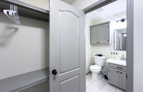 McAllen Apartment | Chic, Quiet 2BR 2BA Near Shops & Restos!