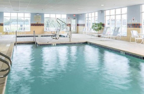 Rochester House | Chic & Relaxing Queen Room w/ Free breakfast!