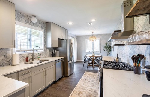 Beverly Hills House | Chic, Renovated, 3BR/3BA Bev Hills Getaway!