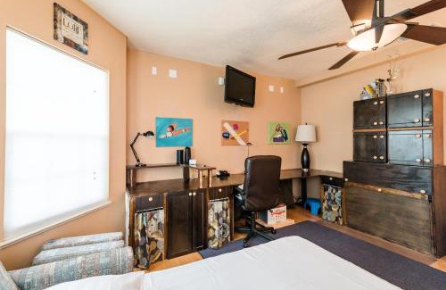 Interchange Square House | Chic Renovated Oasis- Disney & Universal Nearby home