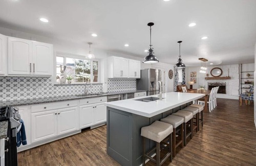 Orem House | Chic Retreat: Your Dream Getaway Awaits - Pets Too