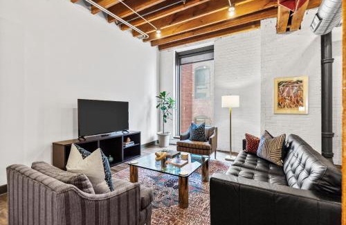 Downtown St. Louis Apartment | Chic Riverfront Loft - Fitness Center - Walk to Arch, Conventions