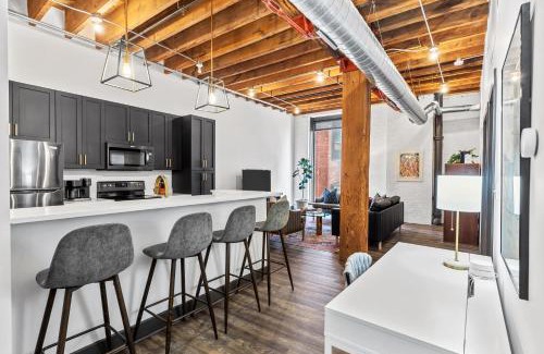 Downtown St. Louis Apartment | Chic Riverfront Loft - Fitness Center - Walk to Arch, Conventions
