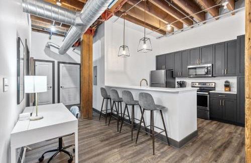 Downtown St. Louis Apartment | Chic Riverfront Loft - Fitness Center - Walk to Arch, Conventions