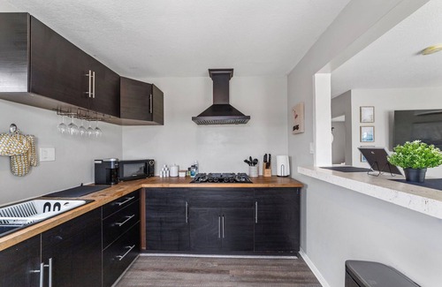 Logan Heights Apartment | Chic SD Gem WiFi Trolley Access Mins to Balboa,DT,Petco Park Pet Friendly!