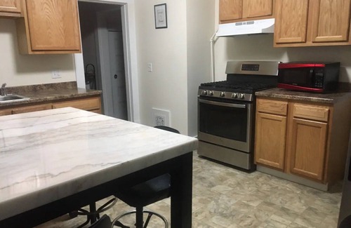 Springfield Apartment | Chic & Serene 4 Bed Apt w/Wi-Fi