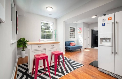 Downtown Apartment | Chic Silver Spring Loft Near Metro, Dining & Shops – Walk Everywhere